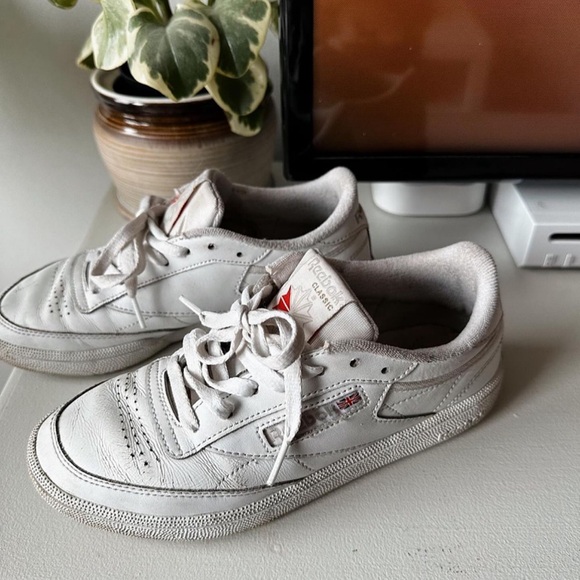 Woman Reeboks - Picture 2 of 5